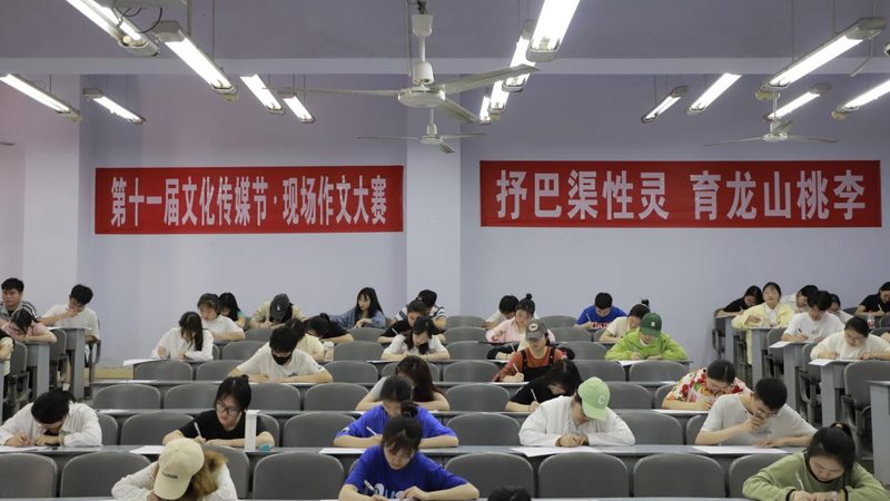 新媒体公关传播规范：如何把握合规与创意的平衡