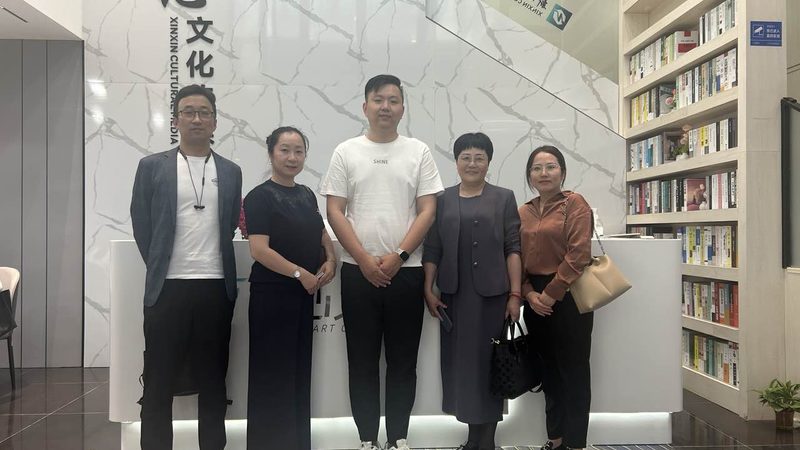 婚礼传媒公司套餐通常分为入门级、中级、高级等档次。以下是一些不同档次套餐的差别：